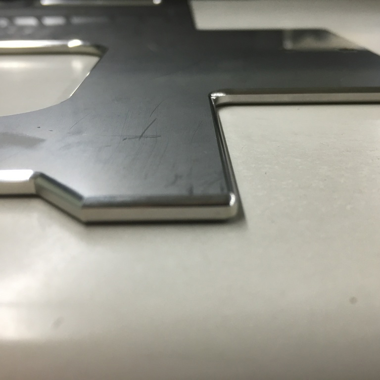 ステンレス　エッジ処理