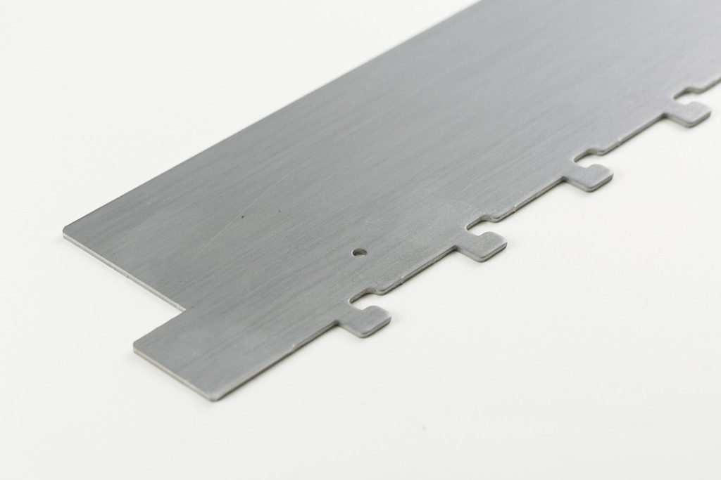 タレパン外周抜き加工